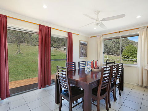 Rosa Estate In Broke - Two 3br House In Walking Distance To Cellar Doors - Stays Accommodation 3