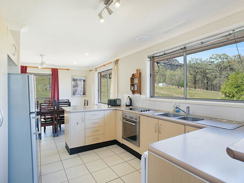 Rosamund House In Broke, 4br House In Walking Distance To Cellar Doors - Stays Accommodation 2