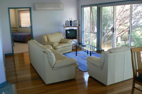 Sandy Point Beach Escape 1 Bedroom Apartment - Stayed 3