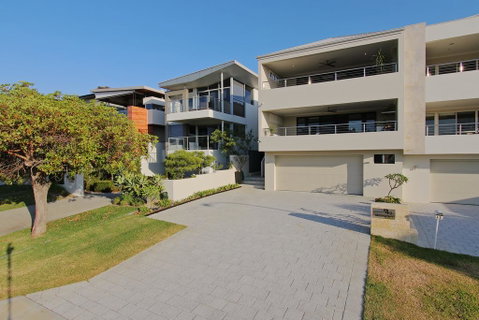 Sapphire Blue Apartment - Stays Accommodation 3