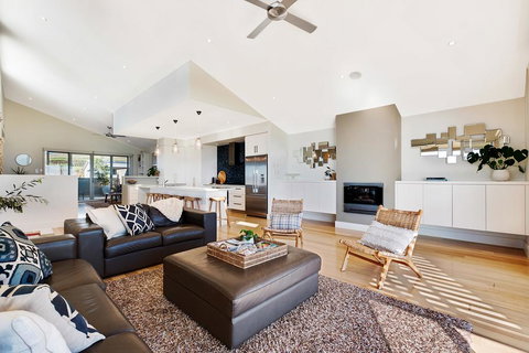 Sea La Vie - Stayed 2