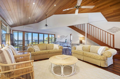 Seascape @ 19 Pindari - Privacy, Space, Views - Stays Accommodation 3