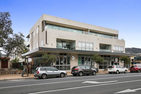 Seaside Apartment Getaway - Stays Accommodation 3