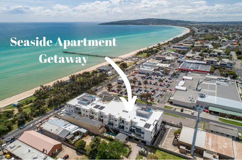 Seaside Apartment Getaway - Stays Accommodation 0