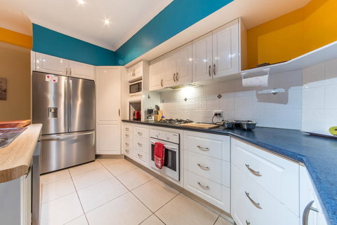 Seaside Hideaway- Hideaway Bay - Stays Accommodation 2