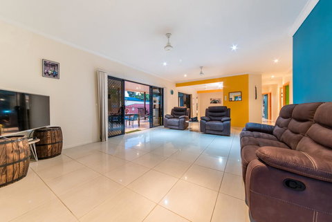 Seaside Hideaway- Hideaway Bay - Stays Accommodation 3