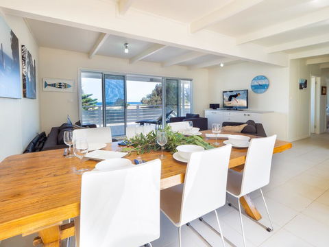 Seaview Getaway - Stays Accommodation 3