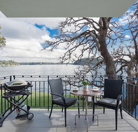 Serene And Stylish Harbourside Apartment - Stays Accommodation