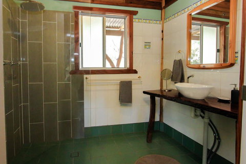 Shady Creek Eco Cabin, Peaceful Country Getaway - Stays Accommodation 3