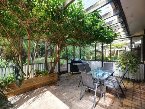 Shady Treez - Pet Friendly - Stays Accommodation 0