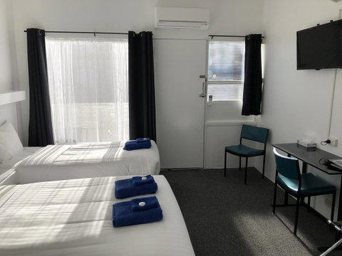 Ship Inn Motel - Stayed 3