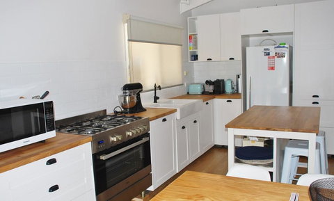 SHORE BEATS WORK - INVERLOCH - Stayed 1