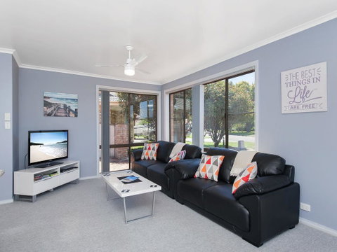 Shoreline Drive, Duplex 01,39, Little Pearl - Stayed 1