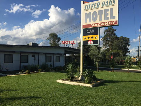 Silver Oaks Motel - Stayed 2