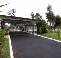 Silver Oaks Motel - Stays Accommodation