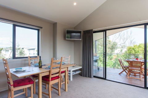Silversands Beach Cottage - Stays Accommodation 3