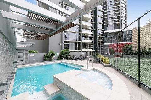 SK2 - 3BR With Pool Gym Steam Room In Story Bridge - Stays Accommodation 1