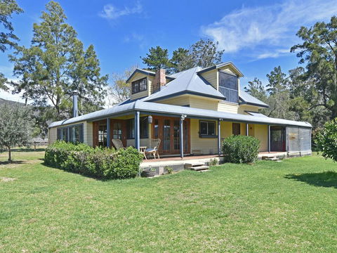 Soldiers Cottage Picturebook Vineyard Home - Stays Accommodation 0