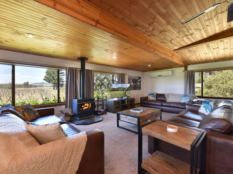 Soldiers Cottage Picturebook Vineyard Home - Stays Accommodation 1