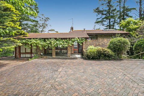 Solitary View - Stayed 0