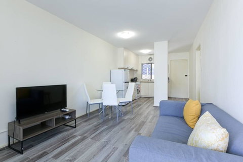 South Perth Perfect Location Free WIFI & Parking - Stayed 1
