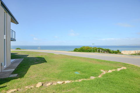 South Seas Beachfront Apartments - Stayed 1