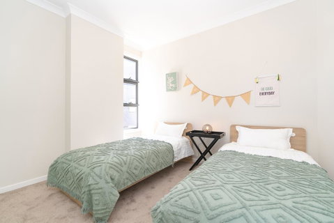 SP246-Brandnew Modern Apt In Penrith With Parking - Stayed 2