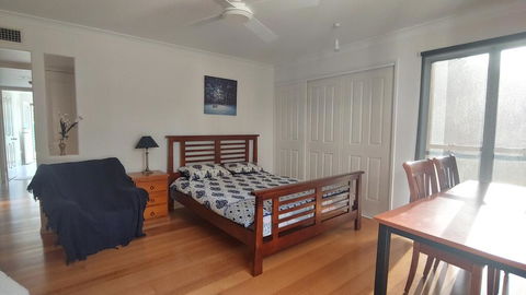 Spacious 2 Bedroom Unit, Private Bath, Kitchen, RV Parking On 5 Acres, 10 Min To Fraser Island Barge - Stayed 1