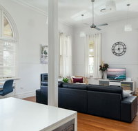 Spacious 2-bed 2-bath Home with Parking and Balcony - Stayed