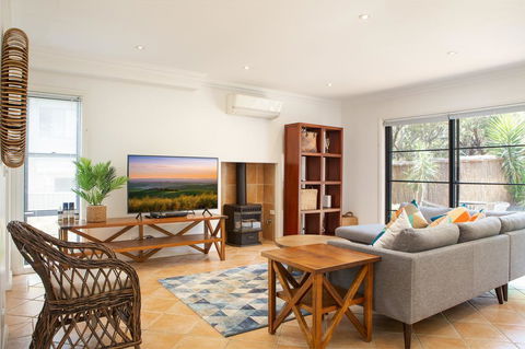 Spacious Home In The Heart Of Avalon Beach - Stayed 3