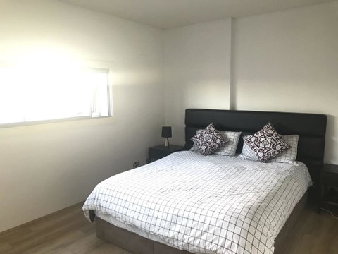 Spacious One Bedroom Apartment In Marrickville - Stayed 3