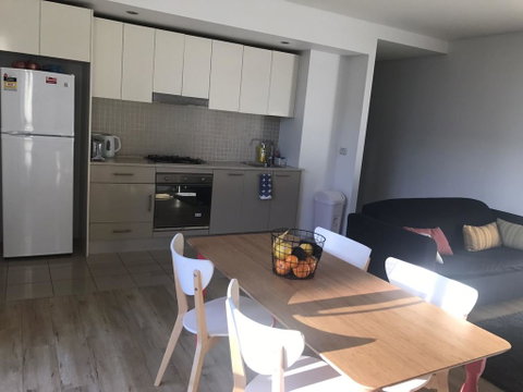 Spacious One Bedroom Apartment In Marrickville - Stayed 1