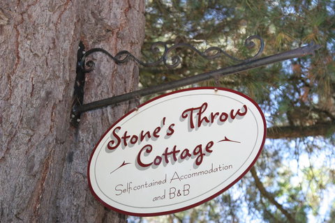 Stone's Throw Cottage Bed And Breakfast - Stayed 1