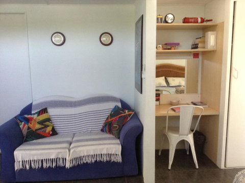 Studio Apartment With Seaview - Stays Accommodation 3