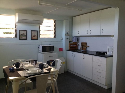 Studio Apartment With Seaview - Stays Accommodation 2