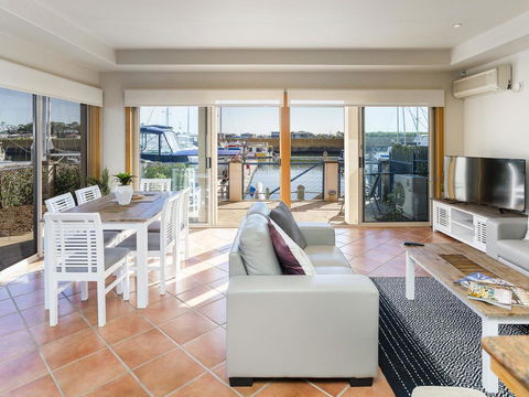 Stunning 3 Bedroom Villa At Hope Harbour Marina - Stayed 0