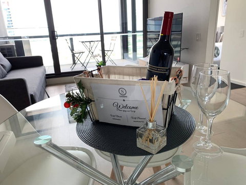 Stunning River View: Free Parking/tram/wifi - Stayed 1