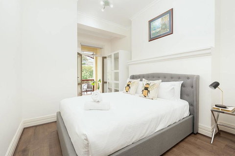 STUNNING SYDNEY HOME 4 - Stays Accommodation 1