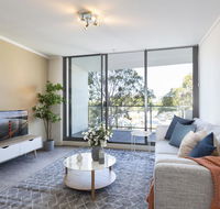 Stylish apartment minutes from city and airport - Stays Accommodation