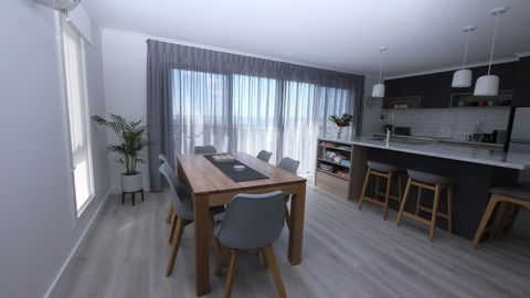 Stylish Holiday Unit - Stayed 1