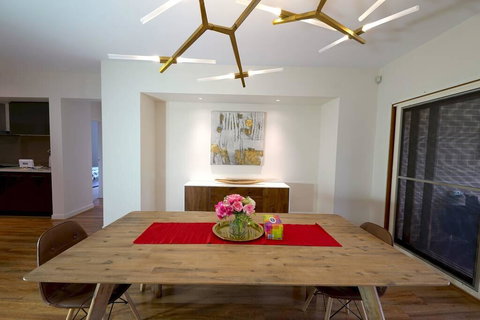 Stylish Luxe House For Big Group Near Shopping Center - Stayed 2