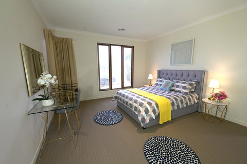 Stylish Luxe House For Big Group Near Shopping Center - Stayed 1