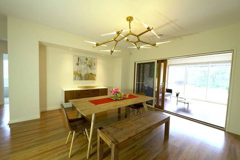 Stylish Luxe House For Big Group Near Shopping Center - Stayed 3