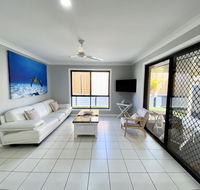 STYLISH RESIDENCE LARGE PRIVATE YARD - CLOSE TO DREAMWORLD - Stayed