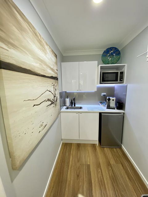 STYLISH UNIT - CLOSE TO DREAMWORLD - Stayed 3