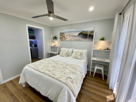 STYLISH UNIT - CLOSE TO DREAMWORLD - Stayed 1