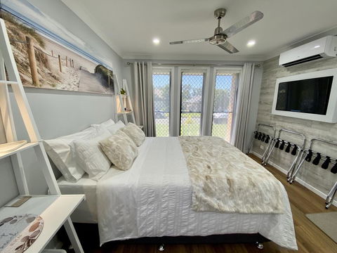 STYLISH UNIT - CLOSE TO DREAMWORLD - Stayed 0