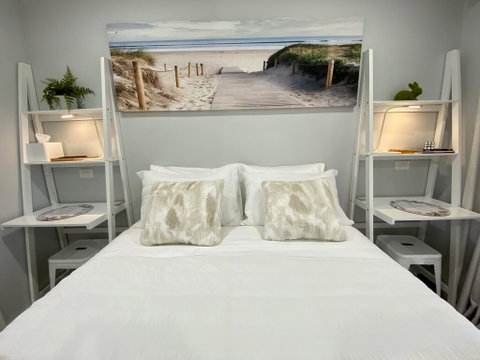 STYLISH UNIT - CLOSE TO DREAMWORLD - Stayed 2