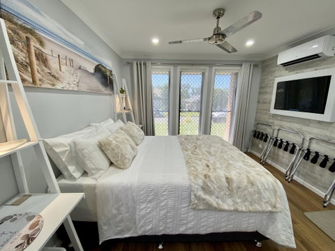 STYLISH UNIT - CLOSE TO DREAMWORLD - Stayed 0