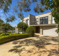 STYLISH SUN-DRENCHED AND SOPHISTICATED - Stayed